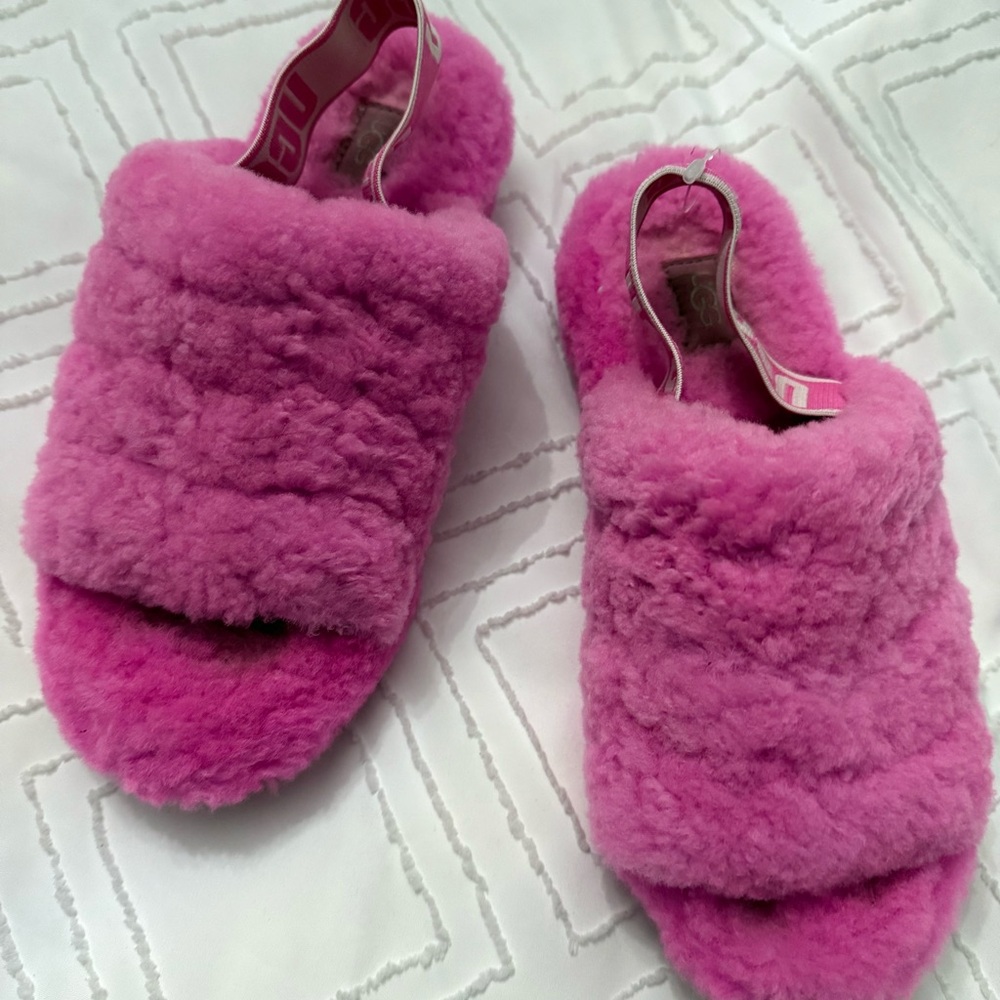 ✨️UGG Pink Fluffy Sandals✨️ - Picture 2 of 9